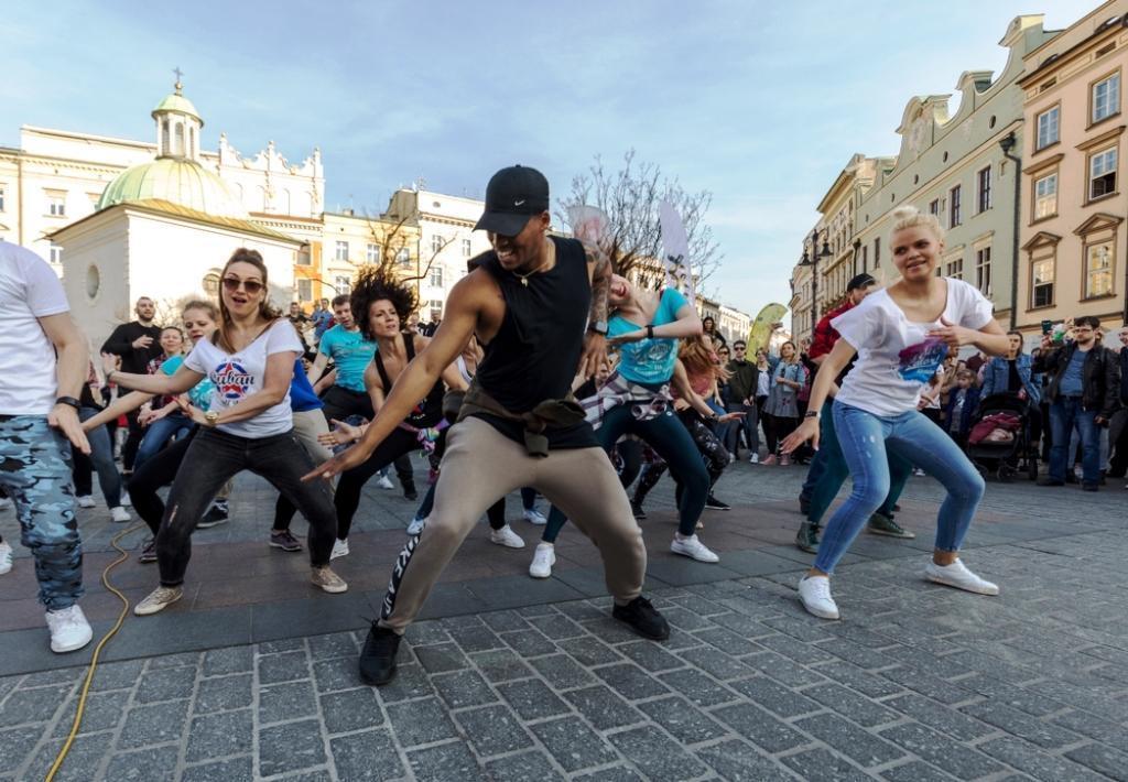 Top 10 Unforgettable Ballroom Dance Flash Mobs in Britain