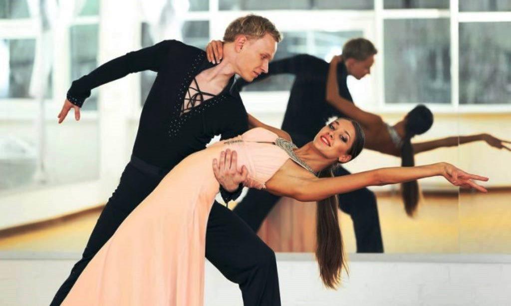 Top 10 Reasons for the Popularity of Ballroom Dancing in Britain
