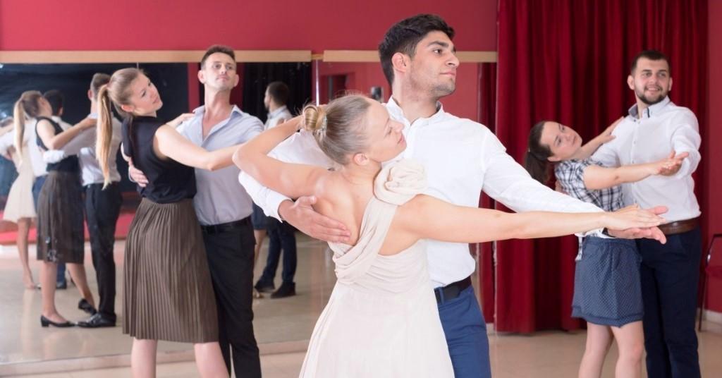 Top 10 Benefits of Taking Private Ballroom Dance Lessons in Britain