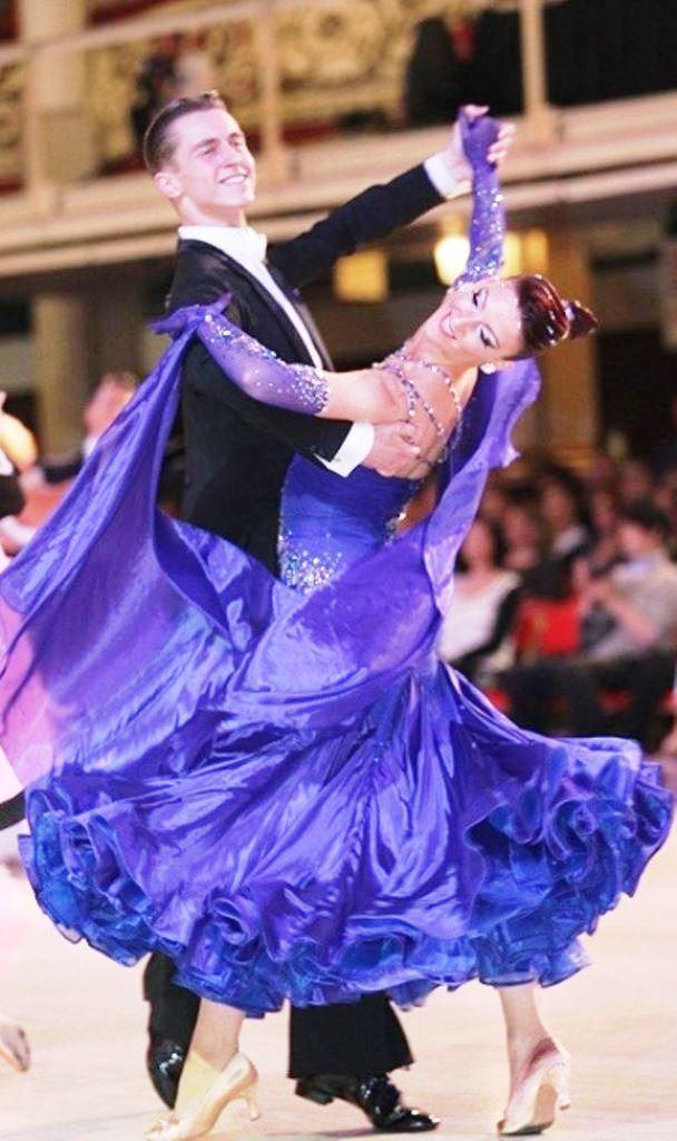 Top 10 Ballroom Dance Techniques Every Dancer Should Master