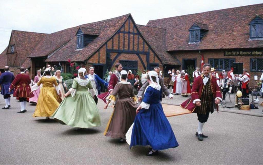 Top 10 Traditional Ballroom Dance Traditions in Britain