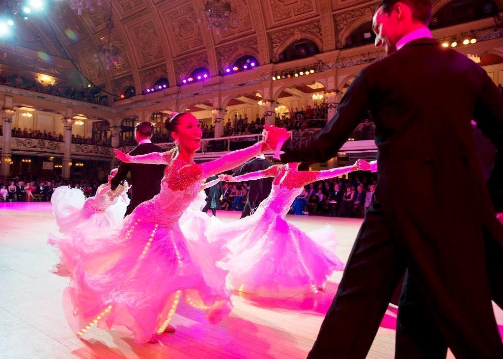 How to Organize and Engage in Exciting Online Ballroom Dance Events in Britain