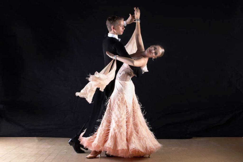 How to Prepare Physically and Mentally for Ballroom Dance in Britain