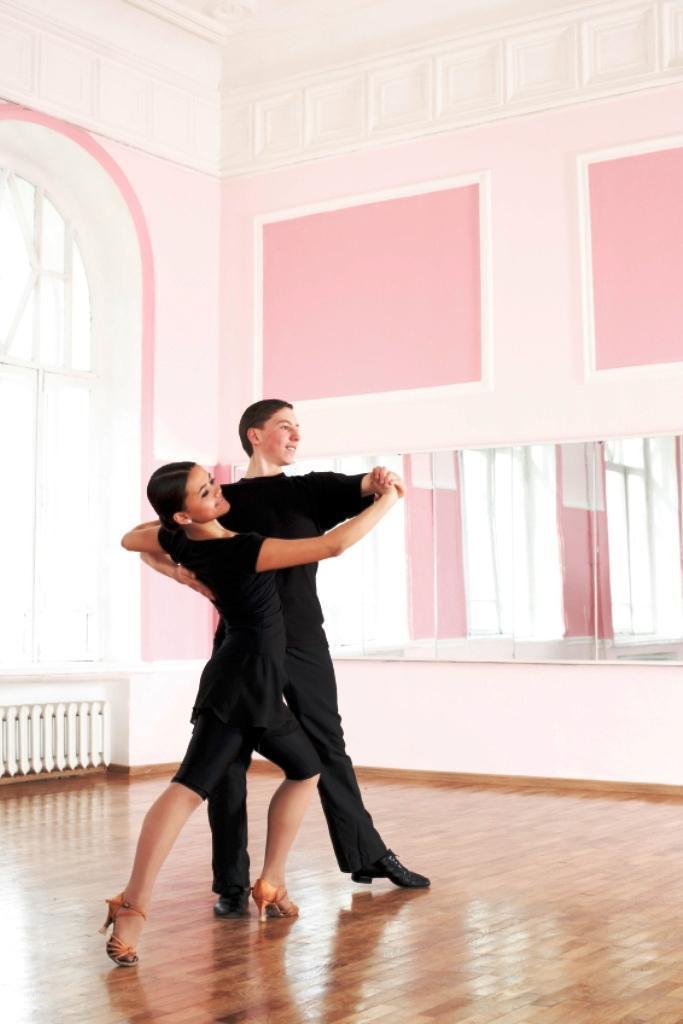 How to Enhance Self-esteem and Empowerment through Ballroom Dance in Britain